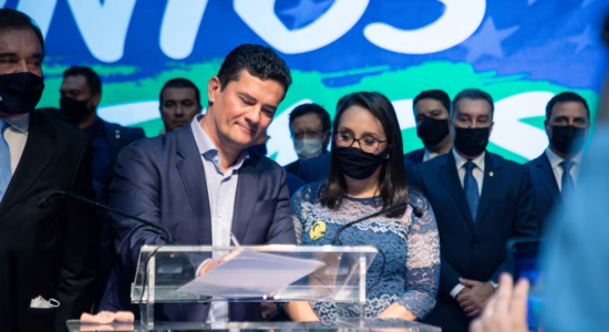 Sergio Moro ao lado da deputada Renata Abreu