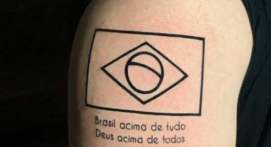 Uma das tatuagens feitas por Jair Renan Bolsonaro