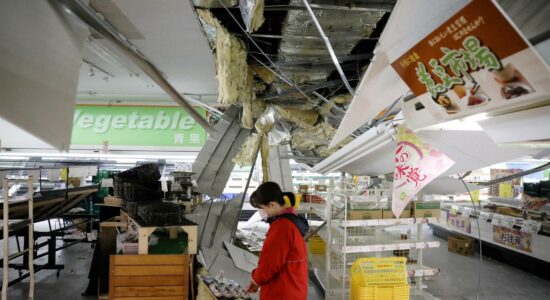 Terremoto de 7,4 graus no Japão deixou 4 mortos e 107 feridos