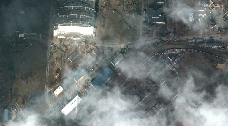 Imagens de satélite mostram o desdobramento de forças terrestres da Rússia na Ucrânia