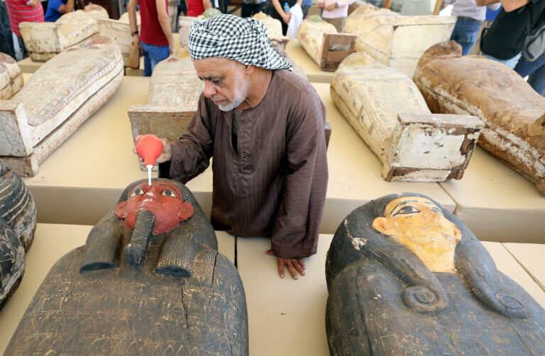 Sarcófagos descobertos no Egito