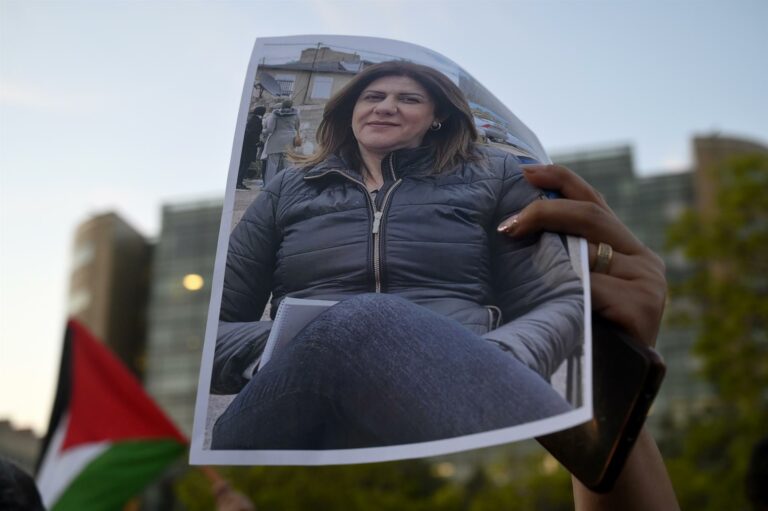 Tensão marca funeral de jornalista cristã morta com tiro em Jerusalém 