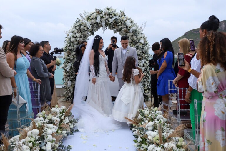 Fotos! Perlla e Patrick Abrahão se casam em cerimônia íntima