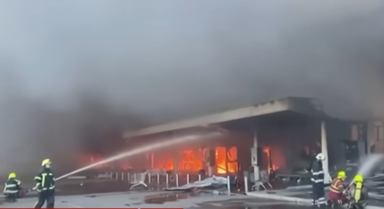 Shopping é bombardeado na Ucrânia