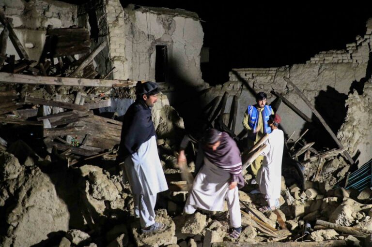 Terremoto mata mais de 1.000 pessoas no Afeganistão 