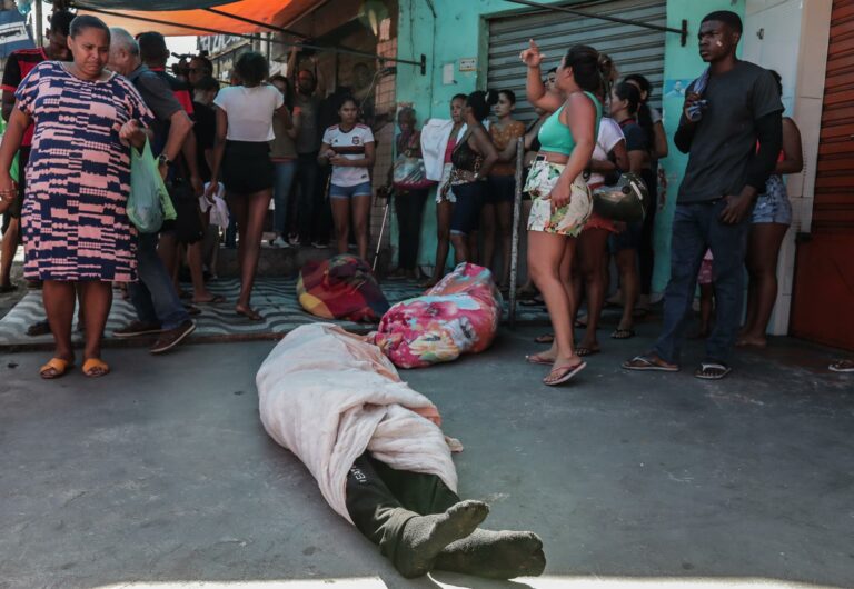 Confira imagens da operação no Complexo do Alemão, no Rio