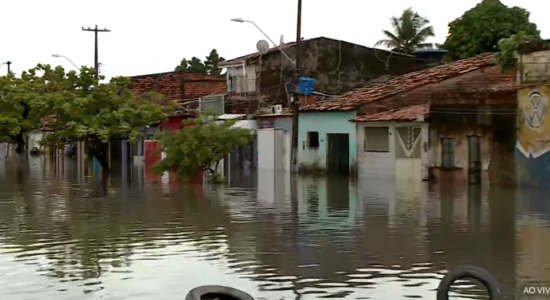 Chuva causou inundação em Maceió