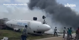 Avião fica de ponta cabeça durante pouso na Somália, e todos a bordo sobrevivem