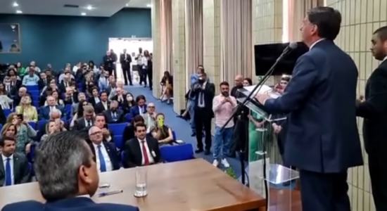 presidente Jair Bolsonaro em discurso no Conselho Federal de Medicina