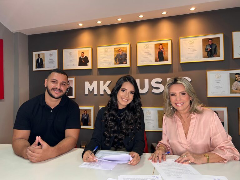 Aline Souza assina com MK Music