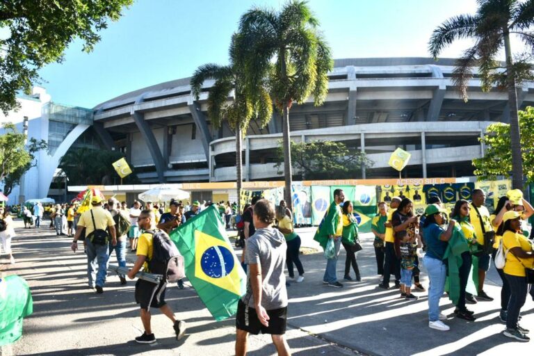 Apoiadores começam a chegar ao Maracanãzinho para convenção que oficializa candidatura de Bolsonaro