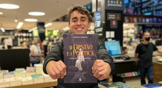 Vereador Nikolas Ferreira lança o livro O Cristão e a Política