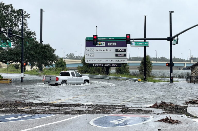 Nos EUA, furacão Ian inunda sudoeste da Flórida e deixa pessoas presas em casas