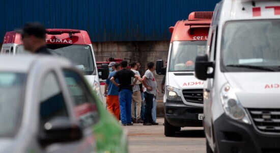 Desabamento deixa ao menos 15 feridos em Itapecerica da Serra, na Grande SP