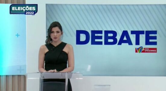 Ane-Barreto-mediadora-do-debate-da-TV-Jornal.-e1664464837186