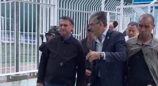 Bolsonaro visita instituto do jogador Neymar, na Baixada Santista