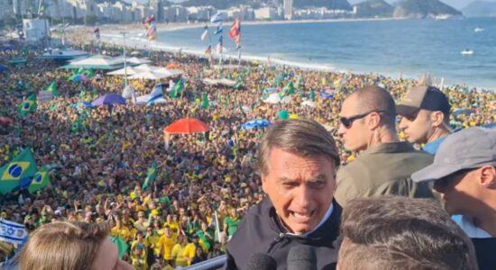 Presidente Jair Bolsonaro na Praia de Copacabana