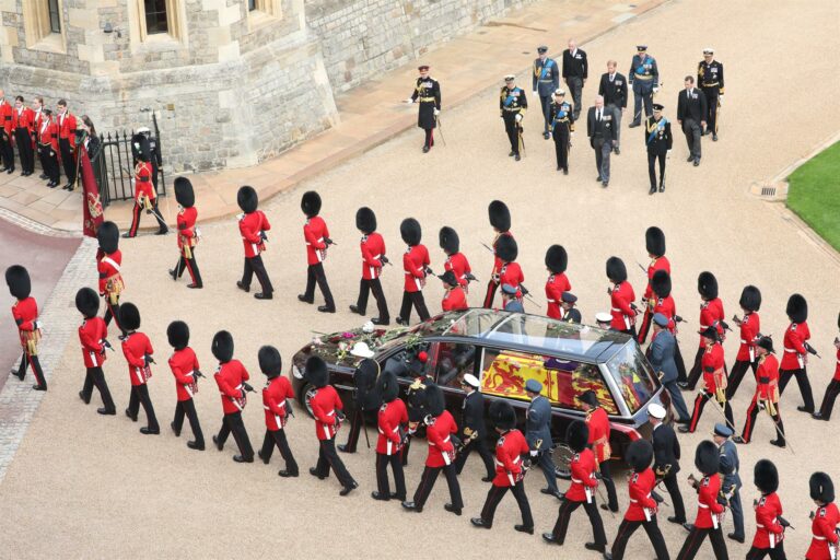 Velório da rainha Elizabeth II chegou ao fim nesta segunda-feira