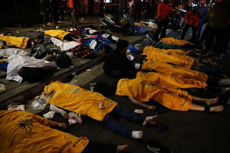 Seul registra ao menos 146 mortos após multidão ser esmagada em Halloween
