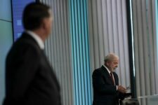 Bolsonaro e Lula durante debate na Globo