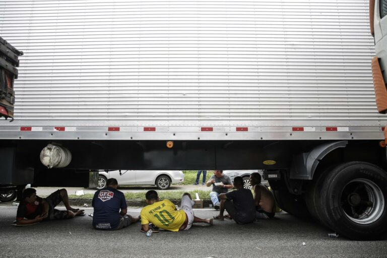Galeria de fotos: Caminhoneiros fazem bloqueios em 18 estados