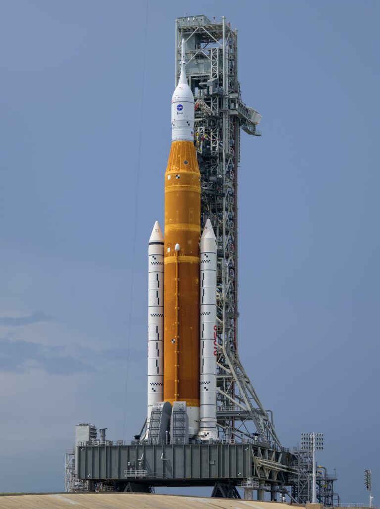 Nasa inicia missão de volta à Lua com lançamento da Artemis I