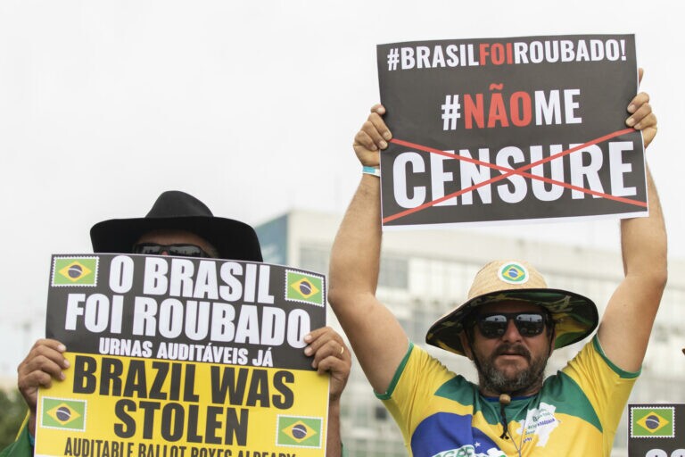 Apoiadores de Bolsonaro fazem ato de protesto em Brasília