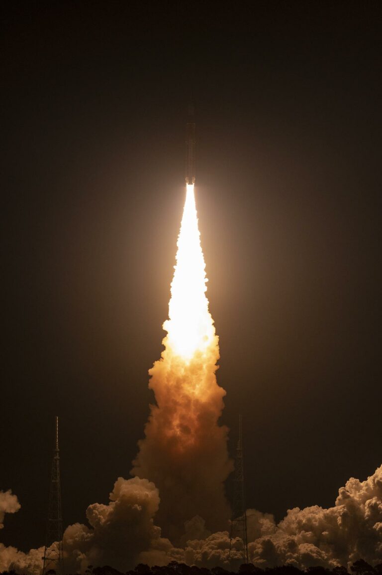 Nasa inicia missão de volta à Lua com lançamento da Artemis I