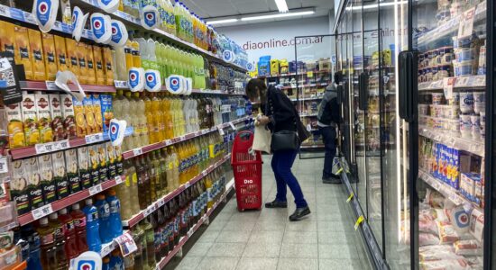 Inflação anual da Argentina se aproxima de 90%