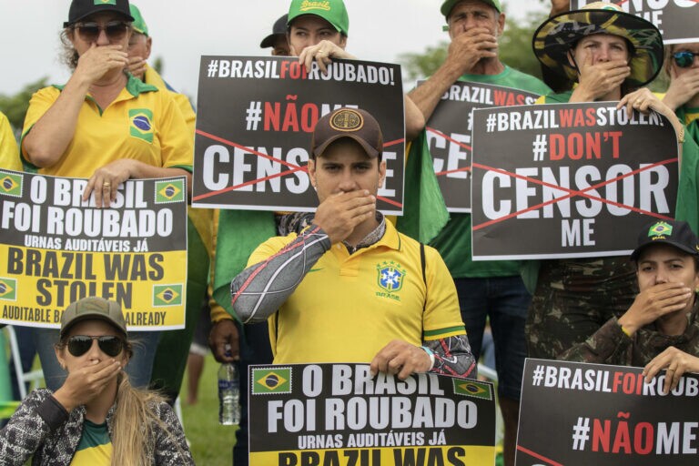 Apoiadores de Bolsonaro fazem ato de protesto em Brasília