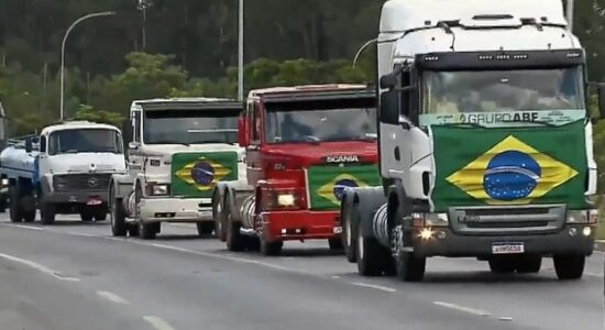 Caminhões na chegada em Brasília