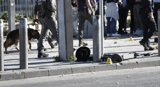 Explosão próxima de ponto de ônibus em Jerusalém