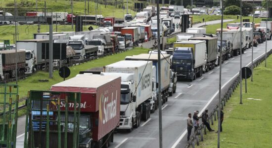 Bloqueios seguem nas rodovias brasileiras