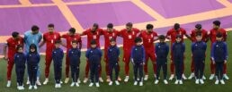 Em sinal de protesto, jogadores do Irã não cantam hino do país