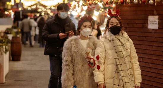 Autoridades de Xangai sugerem que população não saia de casa no fim de semana