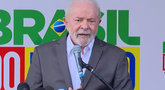 Lula durante conversa com a imprensa