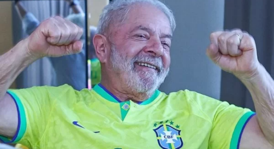 Lula com a camisa da Seleção Brasileira