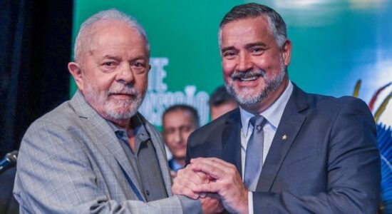 Lula e Paulo Pimenta, ministro da Secom