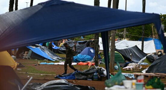 Al menos 1.200 bolsonaristas son detenidos en campamento frente al Ejército