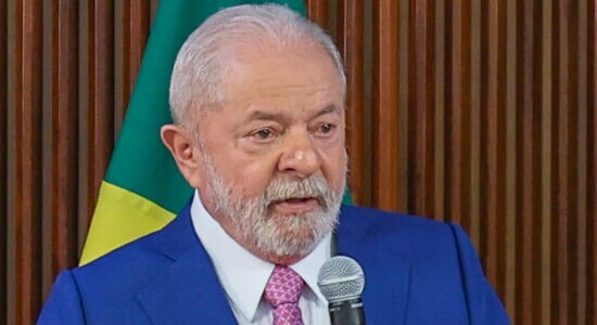 Lula durante pronunciamento em reunião de ministros