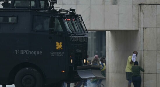Imagens da manifestação em Brasília com invasão do Congresso, STF e Planalto