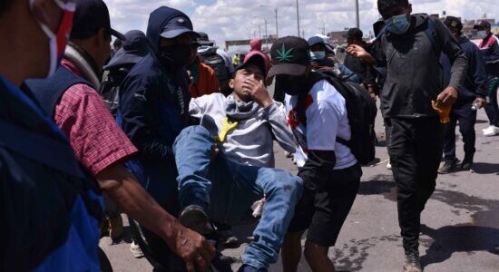 Número de mortes em confrontos no Peru sobe para 12