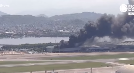 Incêndio atinge área de cargas do terminal do Aeroporto do Galeão, no Rio