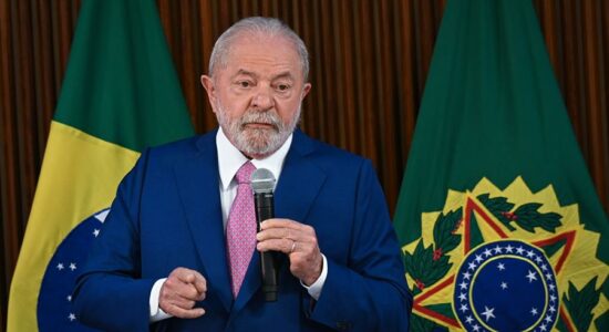 Presidente Lula durante reunião com ministros