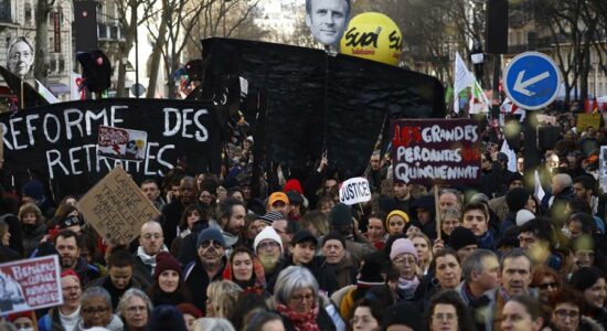 França tem nova greve geral contra proposta de reforma da Previdência