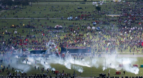 Manifestantes entraram em confronto com polícia em Brasilia