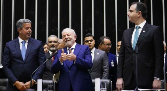 Lula ao lado do presidente do Senado, Rodrigo Pacheco, e do presidente da Câmara, Arthur Lira