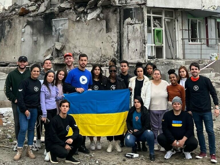 Evangelismo de jovens do Brasil na Ucrânia gera mais de 700 vidas para Jesus
