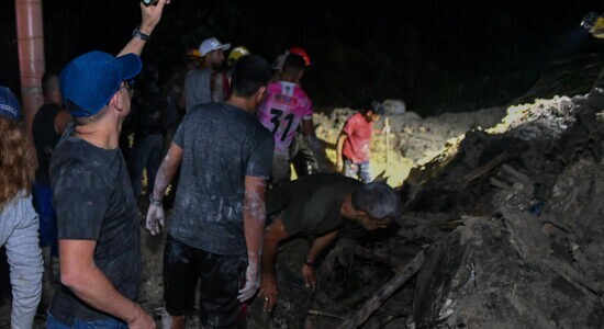 Deslizamento de terra deixou oito mortos em Manaus