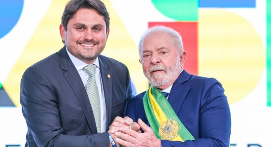 Lula ao lado do ministro Juscelino Filho
